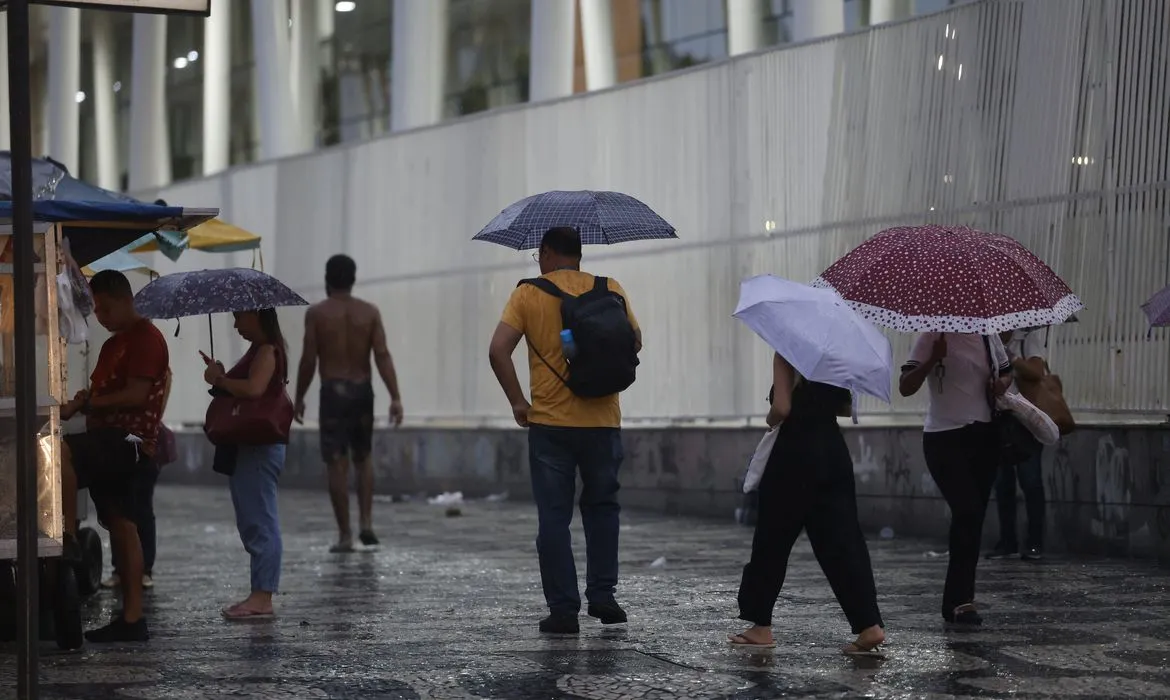 Chuva e ventos fortes devem marcar eleições no Rio