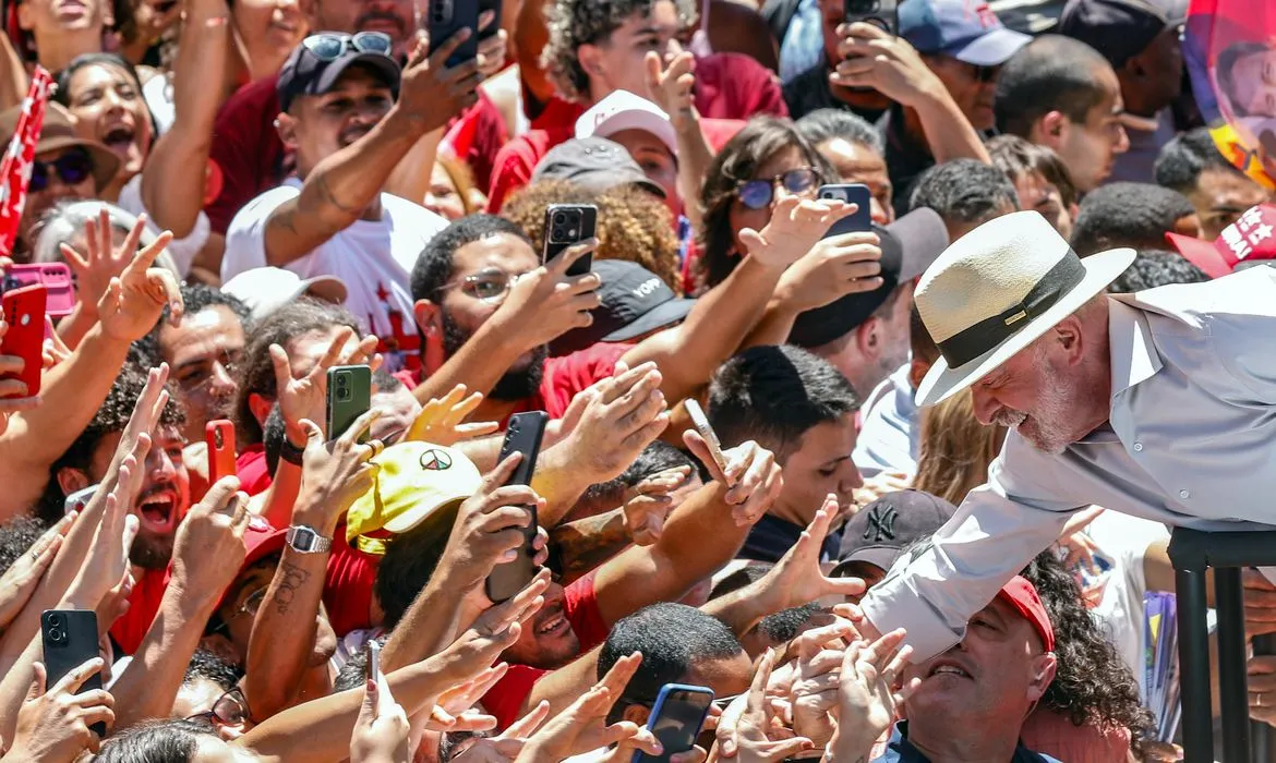 Lula é reeleito após receber mais de 64 milhões de votos