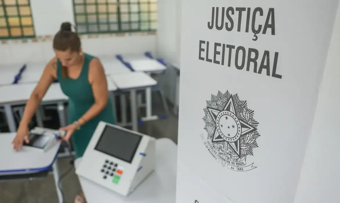Urnas eletrônicas: TSE registra 900 substituições no país