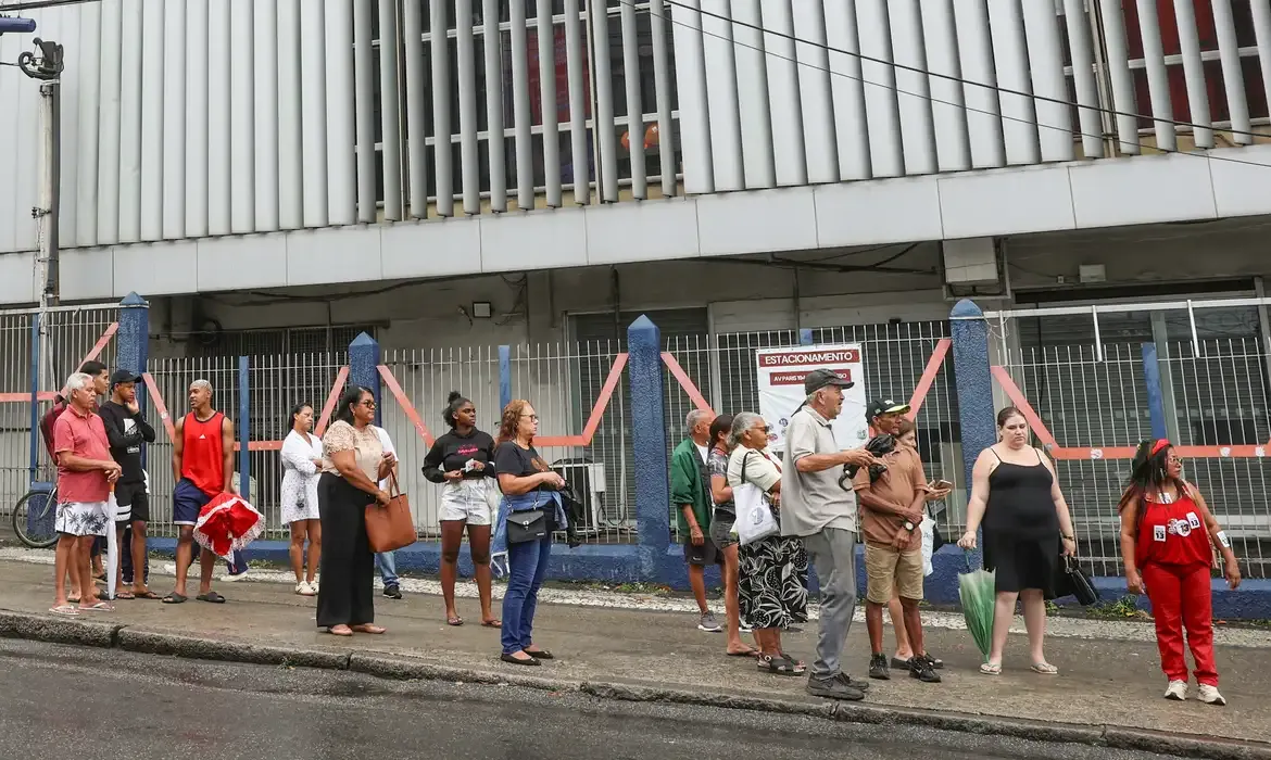 PF investiga se falta de ônibus prejudicou eleitores