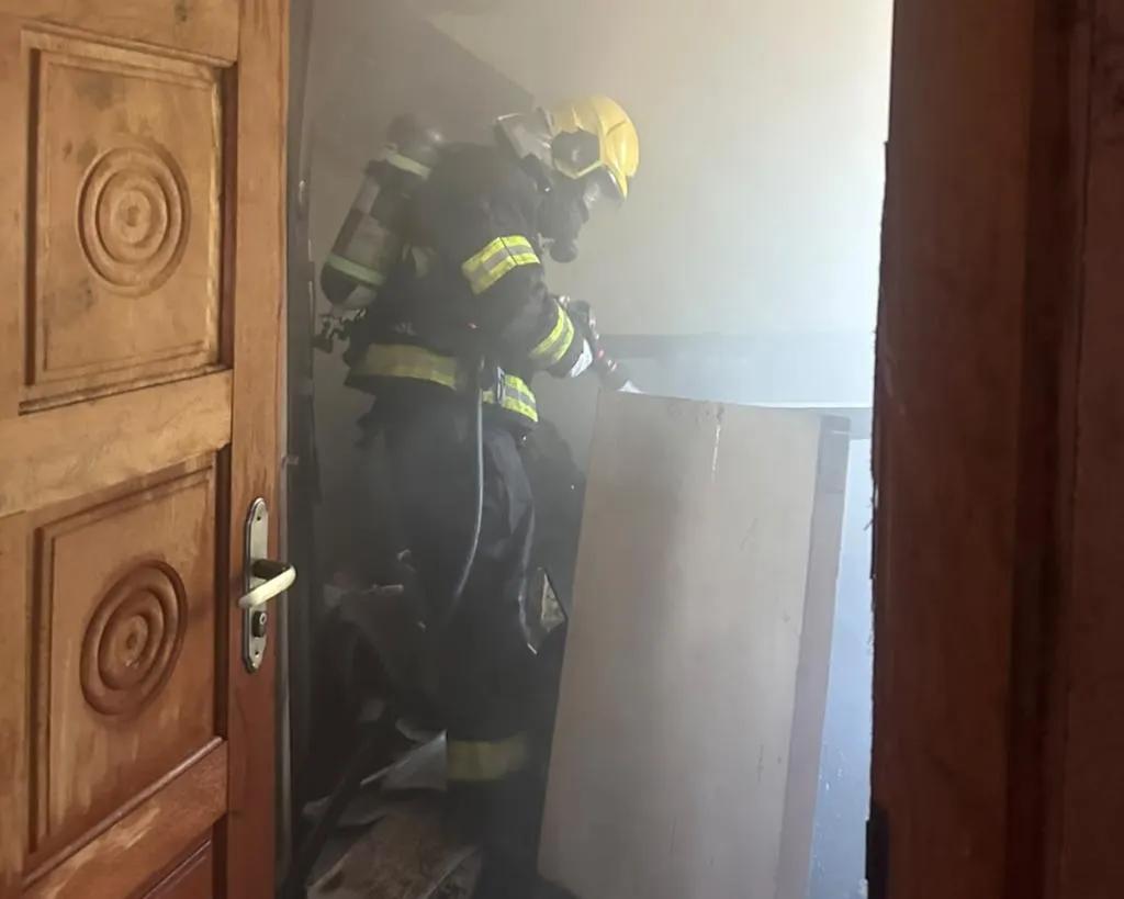 Incêndio atinge quarto de residência na MT-020 e mobiliza Bombeiros em Paranatinga