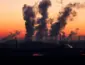 Super-ricos emitem mais carbono e lucram com desastres climáticos