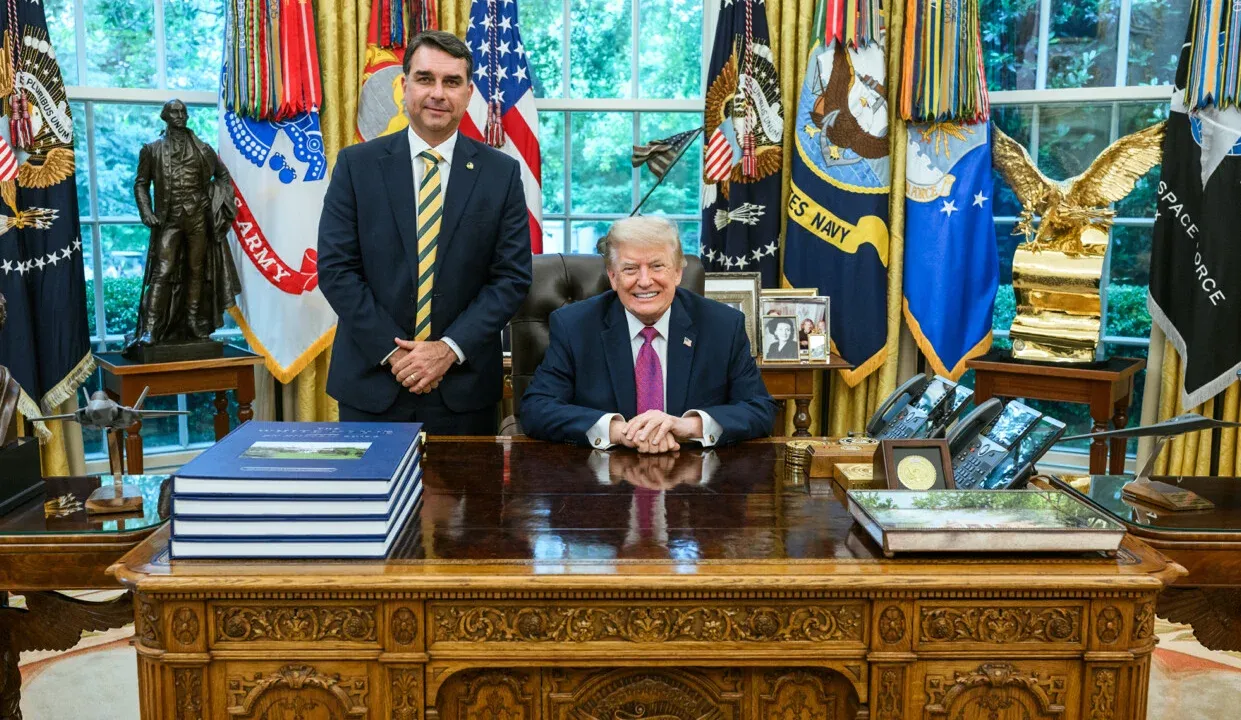 Trump evita apoiar Flávio Bolsonaro após carta