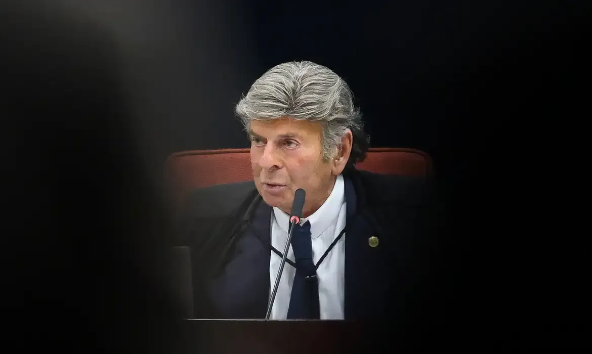 Fux pede acesso a processos sigilosos contra Bolsonaro