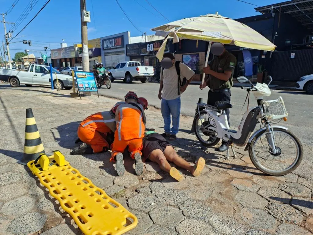 Corpo de Bombeiros socorre motociclista de 28 anos após colisão com carro em Cáceres