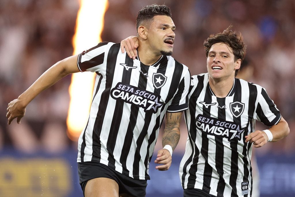 Botafogo vence Chapecoense com gol de Tiquinho Soares e põe fim a seca de atacantes