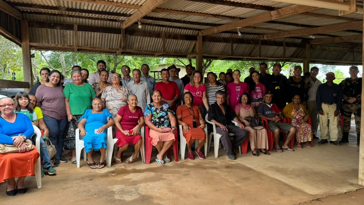 Comunidades rurais Pico do Amor e Coivara recebem manutenção de estradas e suporte a pequenos produtores em Cuiabá