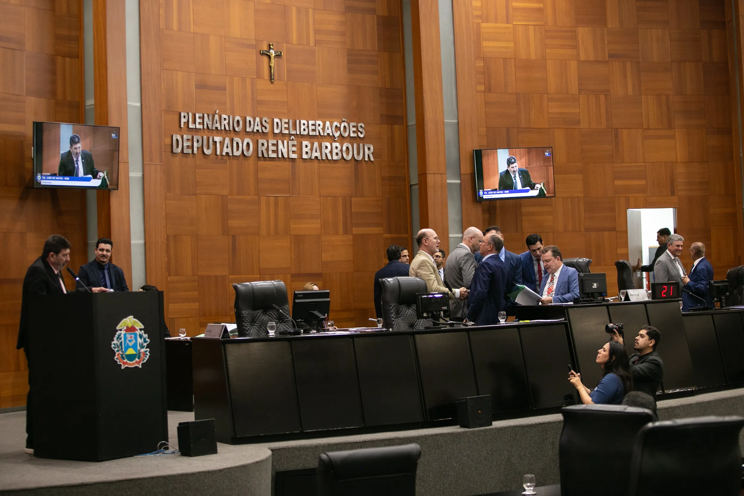 Deputados aprovam 28 projetos na ALMT