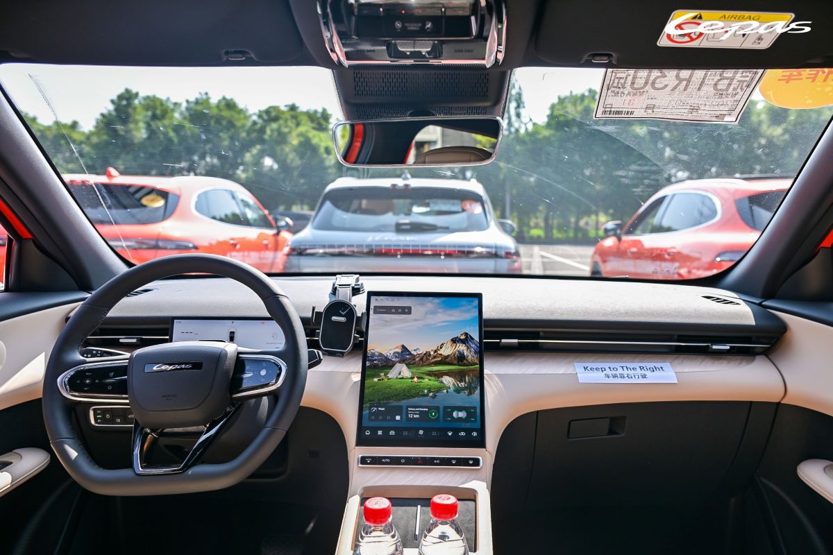 Lepas L6 PHEV mostra sua proposta em viagem pela China   Divulgação (10)