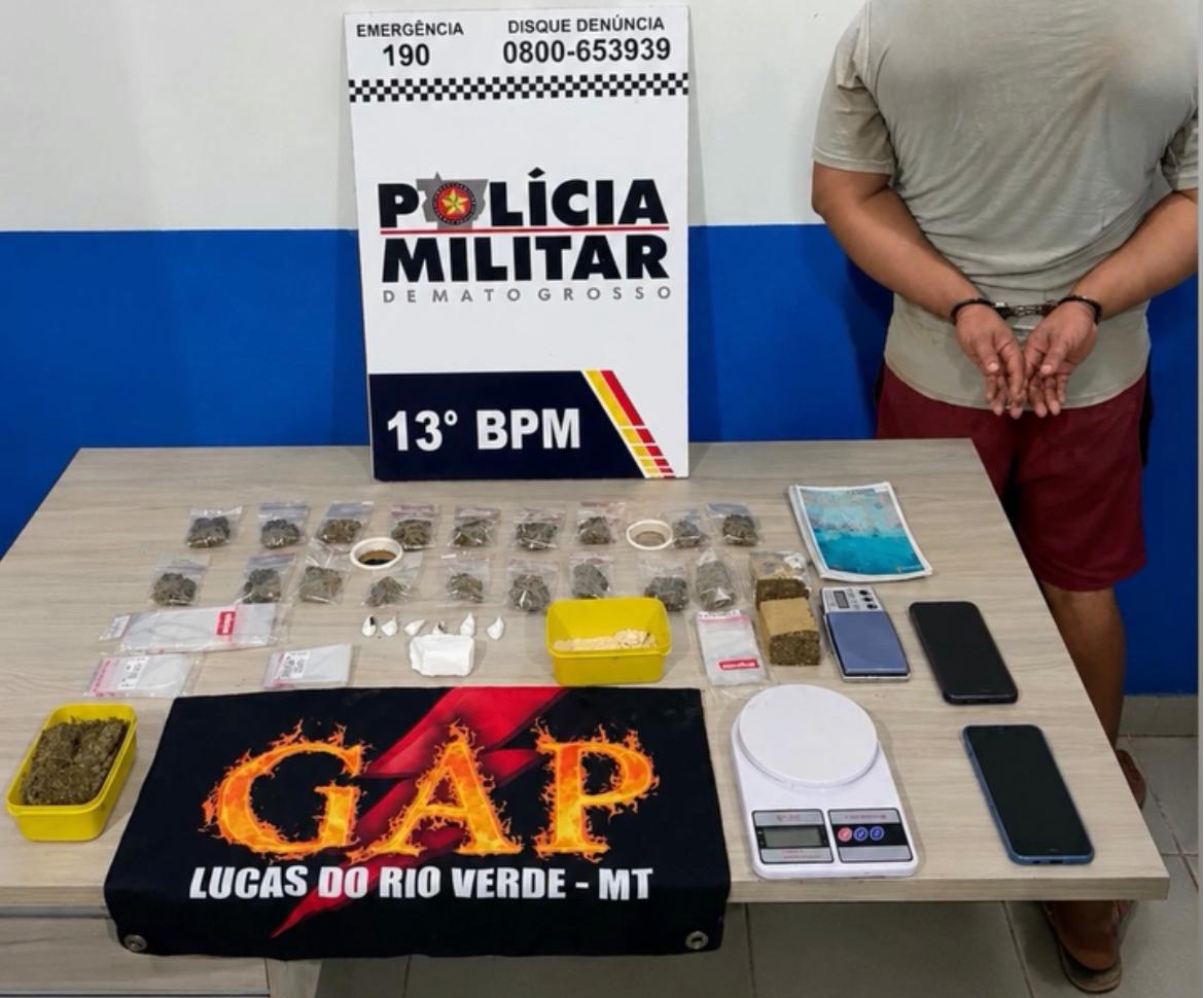 Suspeito foi abordado no distrito de Itambiquara com porções de entorpecentes, tentou corromper a equipe com R$ 200 para evitar a prisão e possui histórico criminal por homicídio.