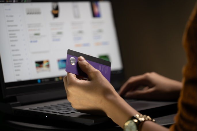 Pesquisa aponta que 69% dos consumidores online nas capitais fazem compras sem planejamento