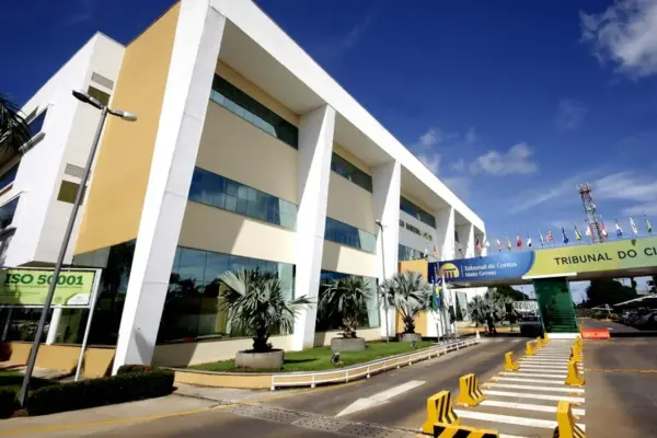Sede do Tribunal de Contas do Estado de Mato Grosso, alvo da Operação Tomada de Contas da Polícia Federal.
