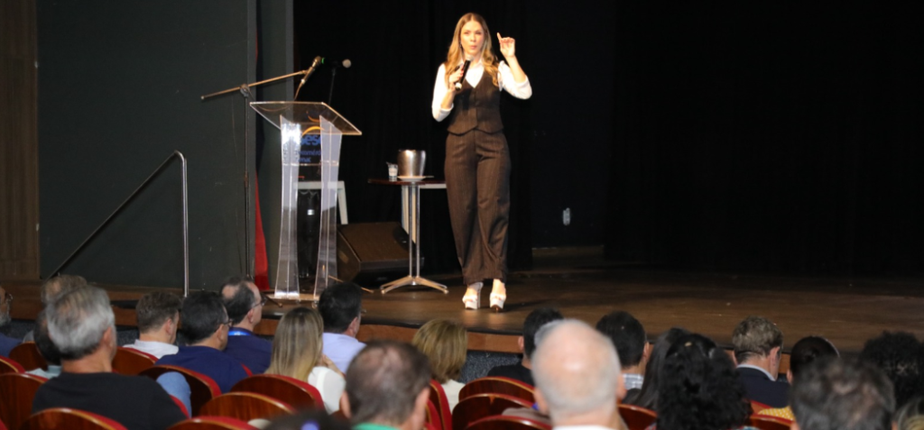 Palestra da Fecomércio-MT esclarece dúvidas de empresários sobre o fim da escala 6×1