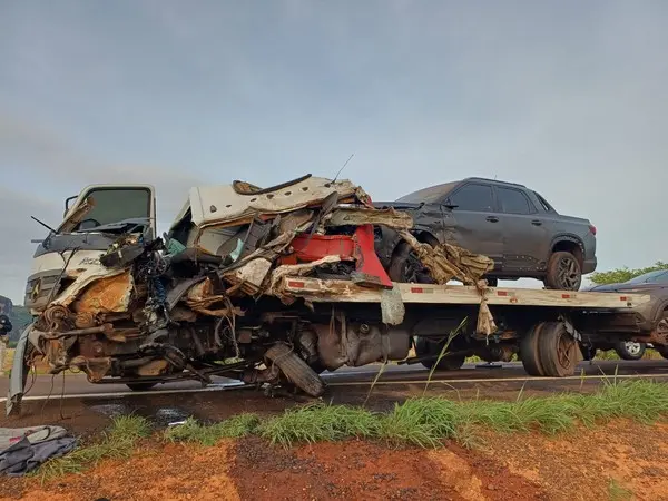 Colisão entre carreta e guincho deixa um morto na BR-158, em Barra do Garças