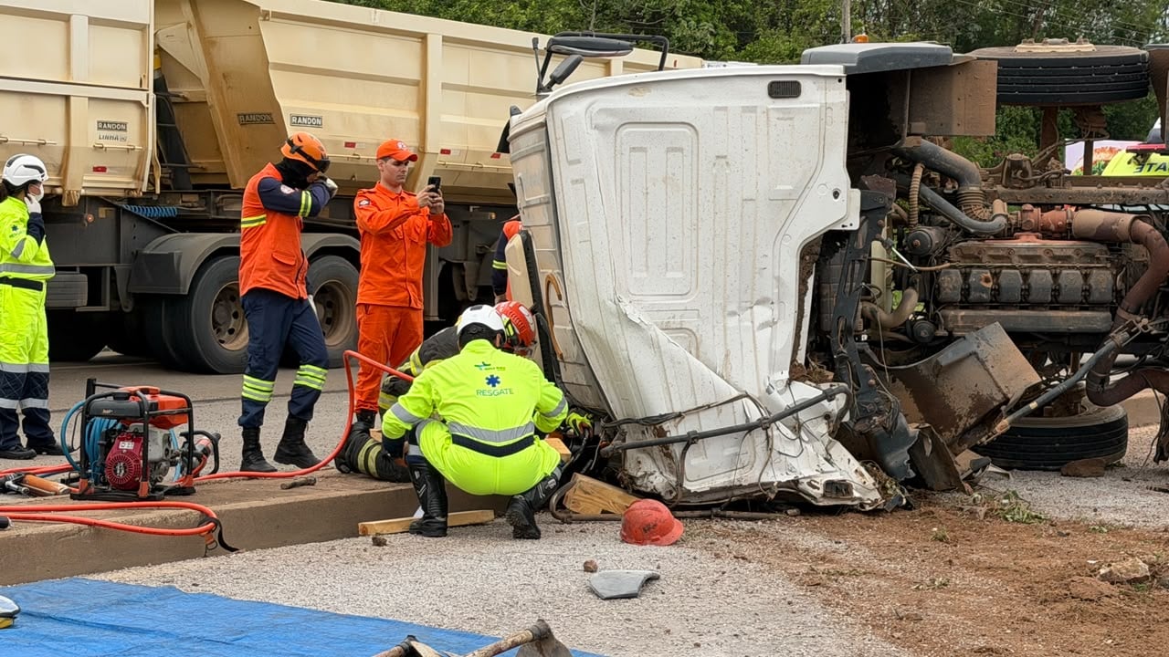 Acidente aconteceu na manhã desta segunda-feira (5), no km 756 da rodovia