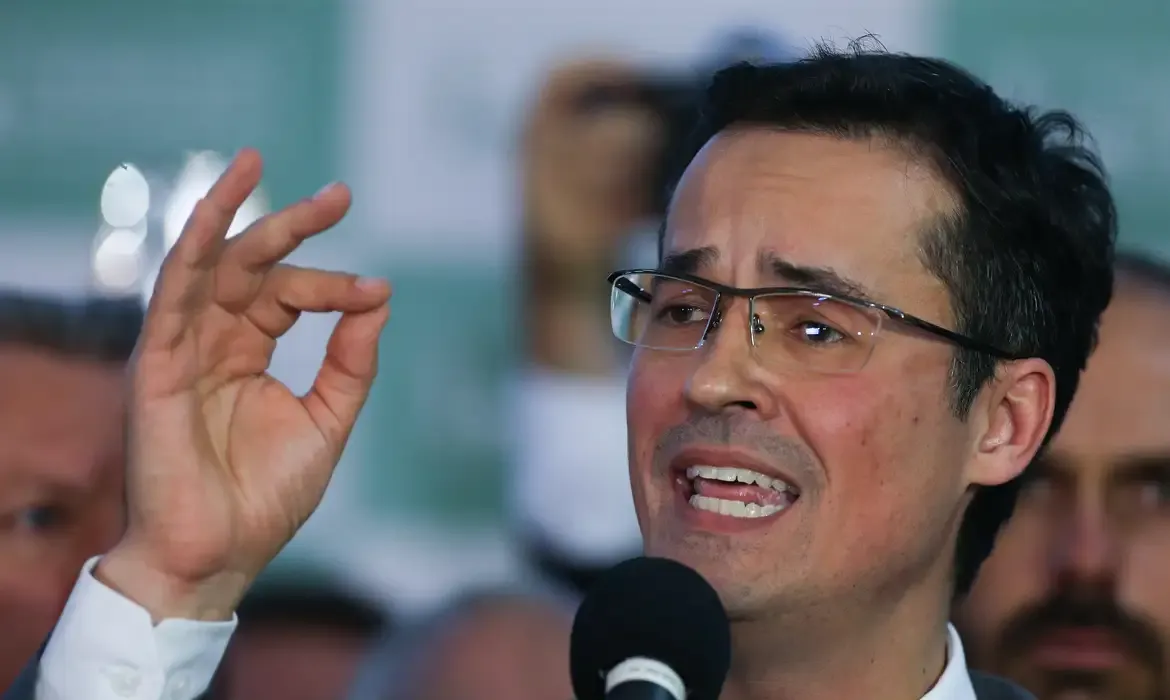 TSE adia julgamento sobre candidatura de Deltan ao Senado