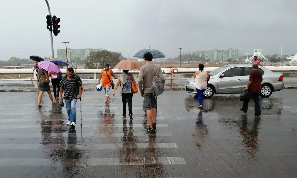 Chuvas atingem grande parte do país nesta terça-feira (6)