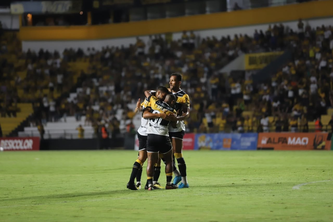 Criciúma x Ponte Preta: onde assistir ao vivo, horário e escalações da Série B. Imagem: Celso da Luz/Criciúma