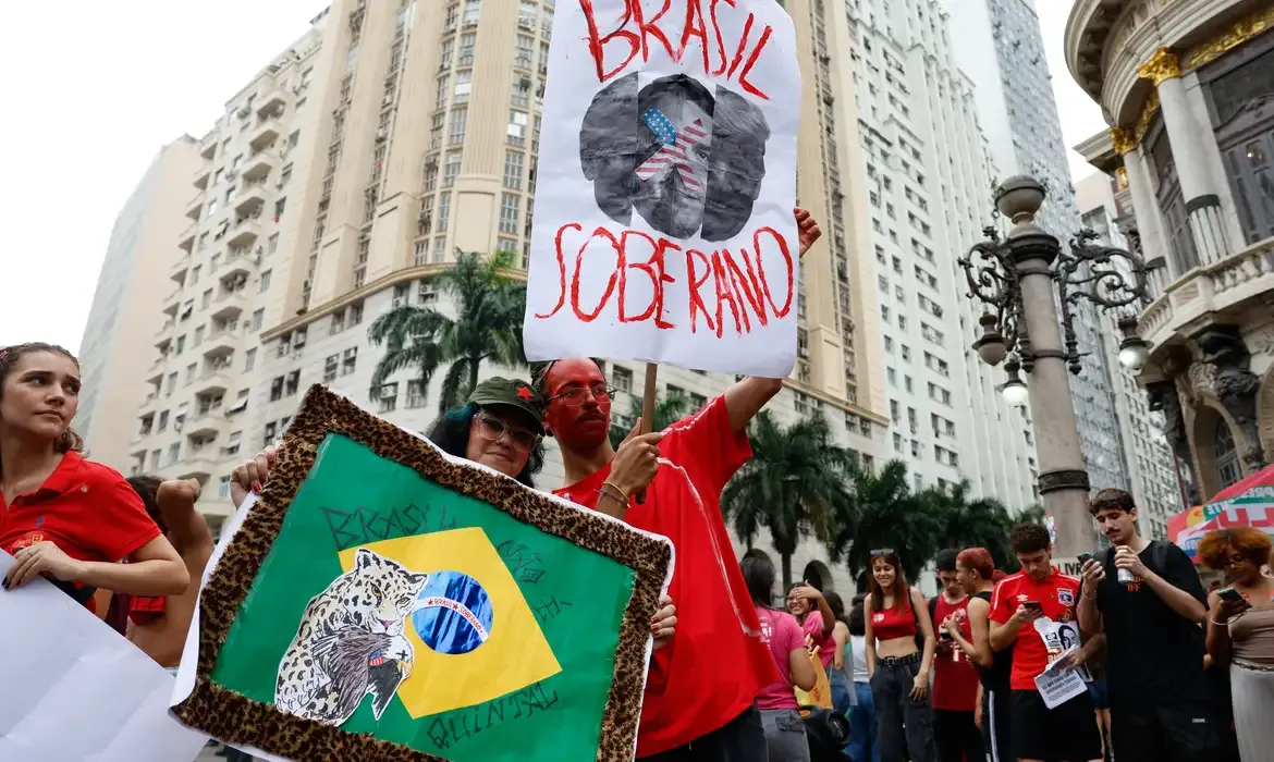 Estudantes fazem ato no Rio em defesa de Lula