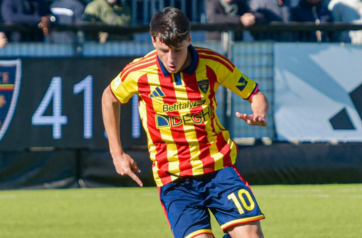 Frosinone x Lecce: onde assistir ao vivo, horário e escalações do Campeonato Italiano 2026/27. Imagem: Divulgação Lecce