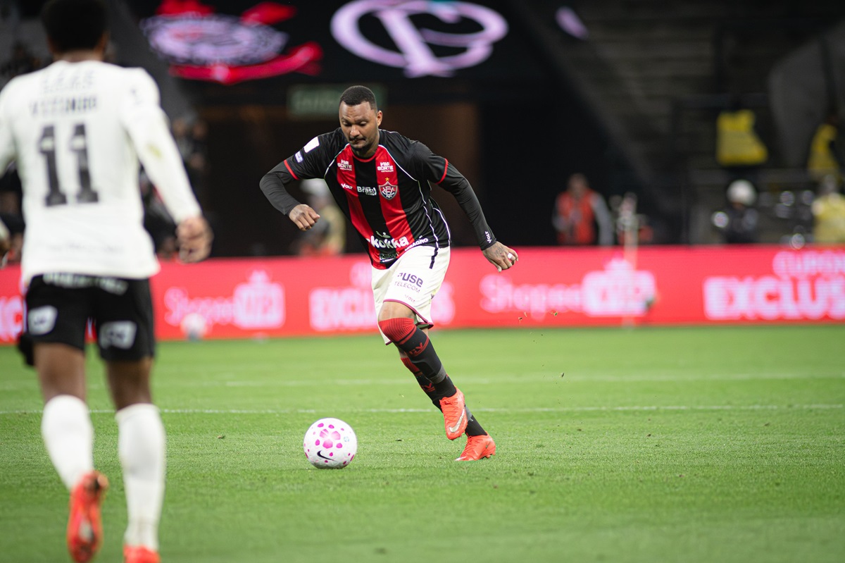 Vitória x Athletico-PR: onde assistir ao vivo, horário e escalações pelo Brasileirão